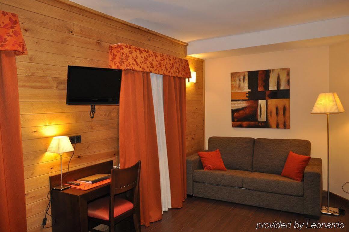 Hotel Solineu Ла-Моліна Номер фото